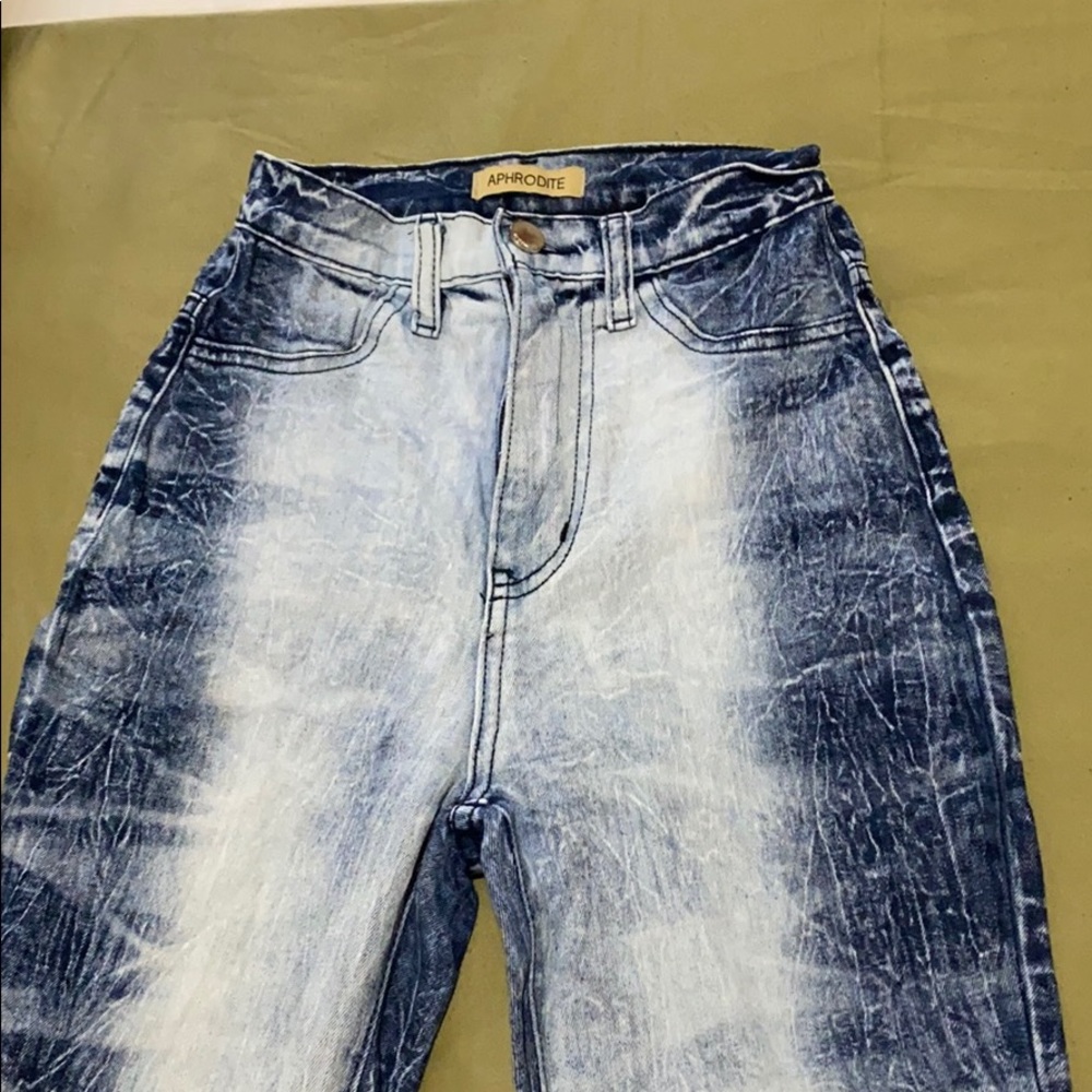 High waisted jeans